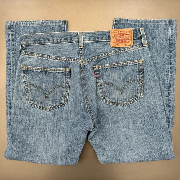 Levi's 501 Men’s Blue Straight Jeans with Vintage-Inspired Wash - Size 34 - Picture 2 of 4